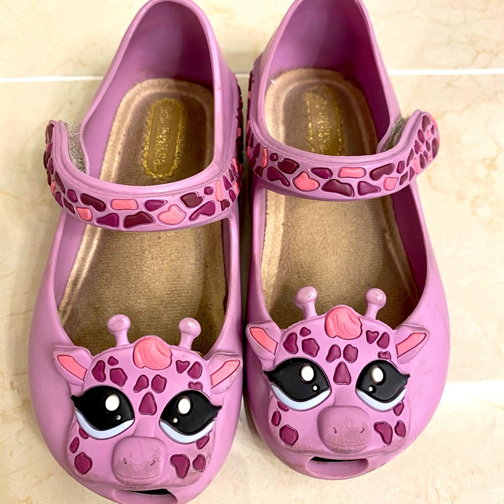 Mini Melissa size 7 giraffe